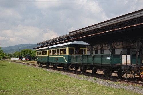 Detail Gambar Kereta Api Di Tikungan Perfec Nomer 19