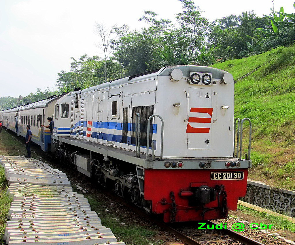 Detail Gambar Kereta Api Di Tikungan Perfec Nomer 3