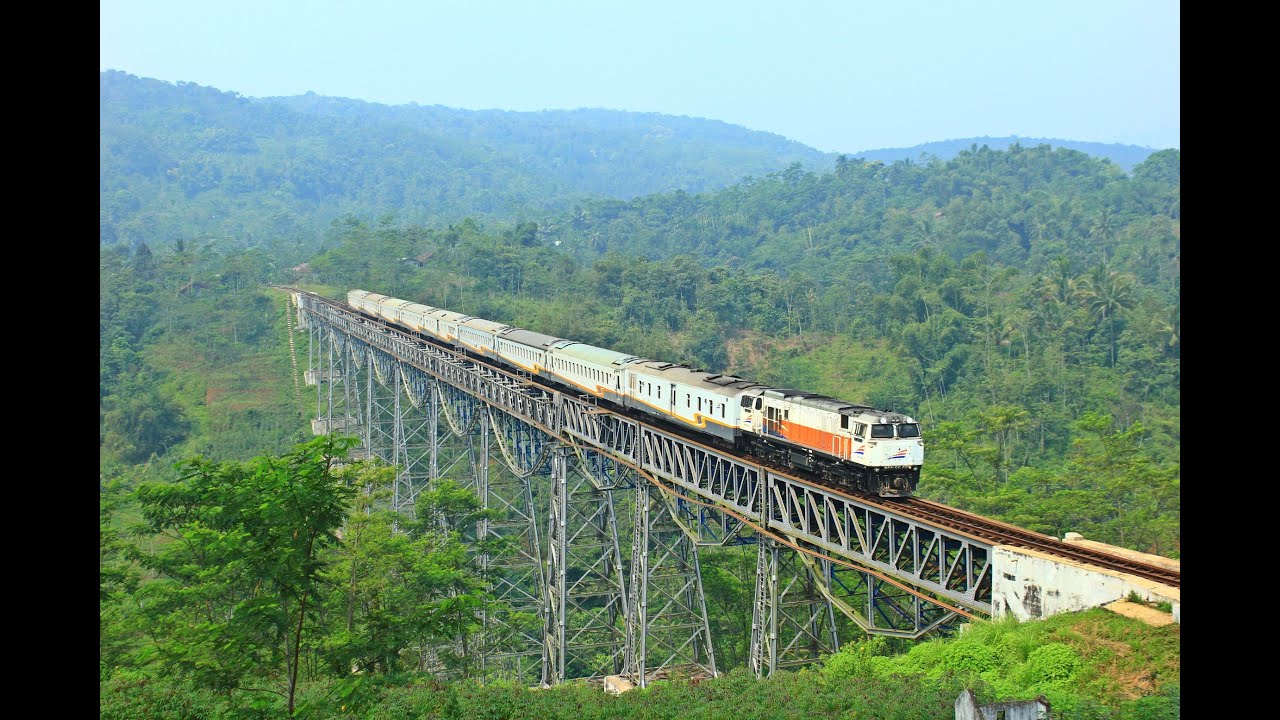 Detail Gambar Kereta Api Gambar Kereta Api Di Jembata Nomer 11