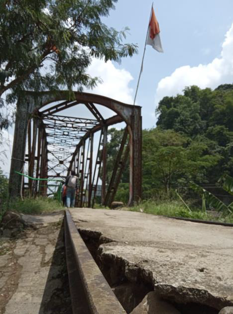 Detail Gambar Kereta Api Gambar Kereta Api Di Jembata Nomer 54