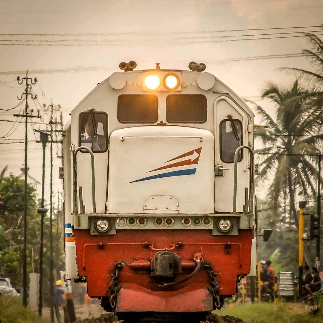 Detail Gambar Kereta Api Indonesia Nomer 12