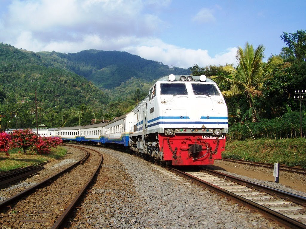 Detail Gambar Kereta Api Indonesia Nomer 32