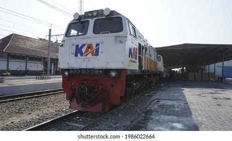 Detail Gambar Kereta Api Indonesia Nomer 46
