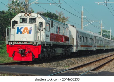 Detail Gambar Kereta Api Indonesia Nomer 6