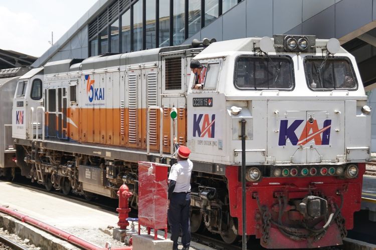 Detail Gambar Kereta Api Indonesia Nomer 9