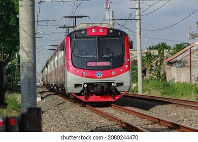 Detail Gambar Kereta Api Listrik Nomer 39