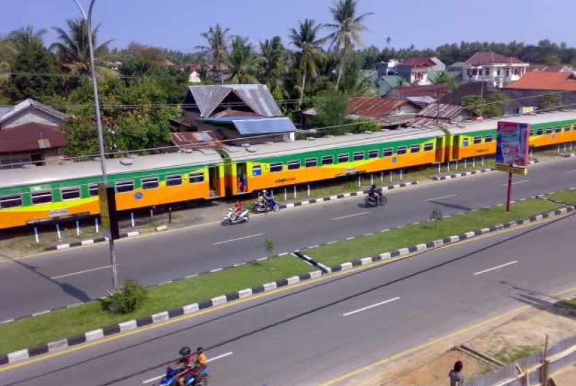 Detail Gambar Kereta Api Panjang Nomer 13