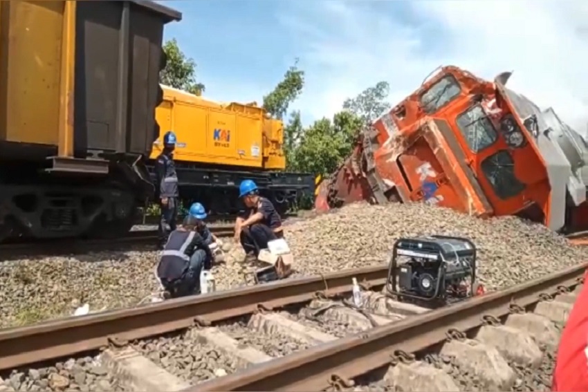 Detail Gambar Kereta Barang Gambar Kantor Kereta Api Nomer 50