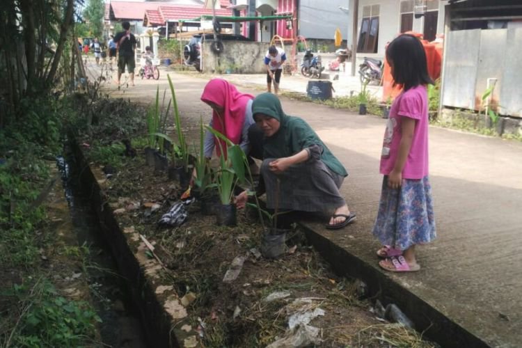 Detail Gambar Kerja Bakti Di Lingkungan Masyarakat Nomer 10