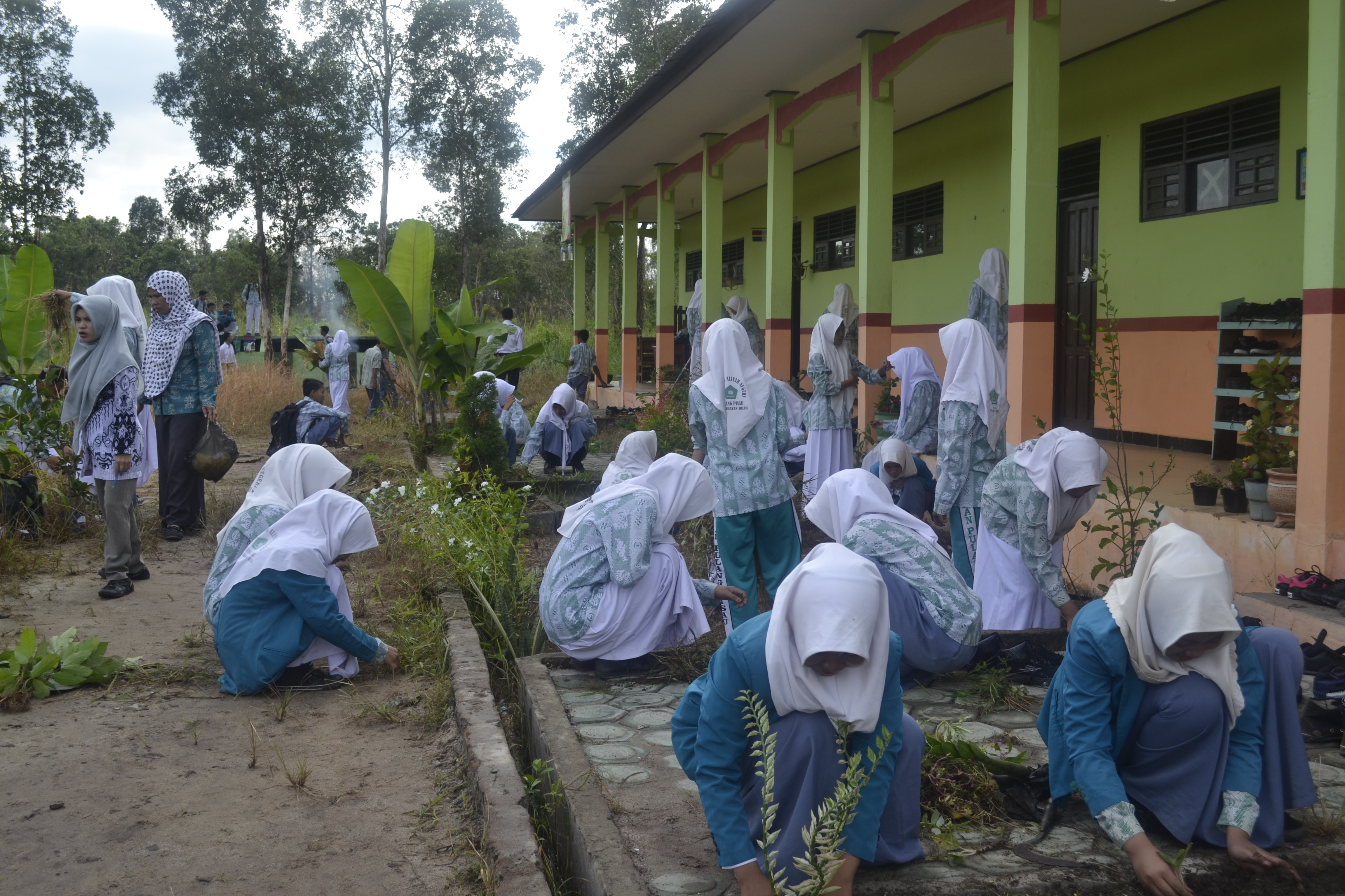 Detail Gambar Kerja Bakti Di Sekolah Nomer 19