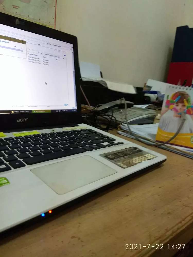 Detail Gambar Kerja Di Depan Laptop Nomer 11