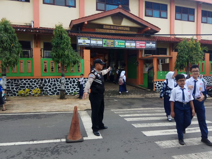 Detail Gambar Kerja Sama Di Lingkungan Sekolah Nomer 29