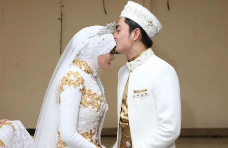 Detail Contoh Pose Pengantin Berdua Nomer 12