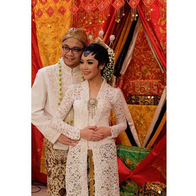 Detail Contoh Pose Pengantin Berdua Nomer 6