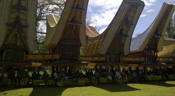 Detail Gambar Keunikan Rumah Adat Toraja Nomer 35