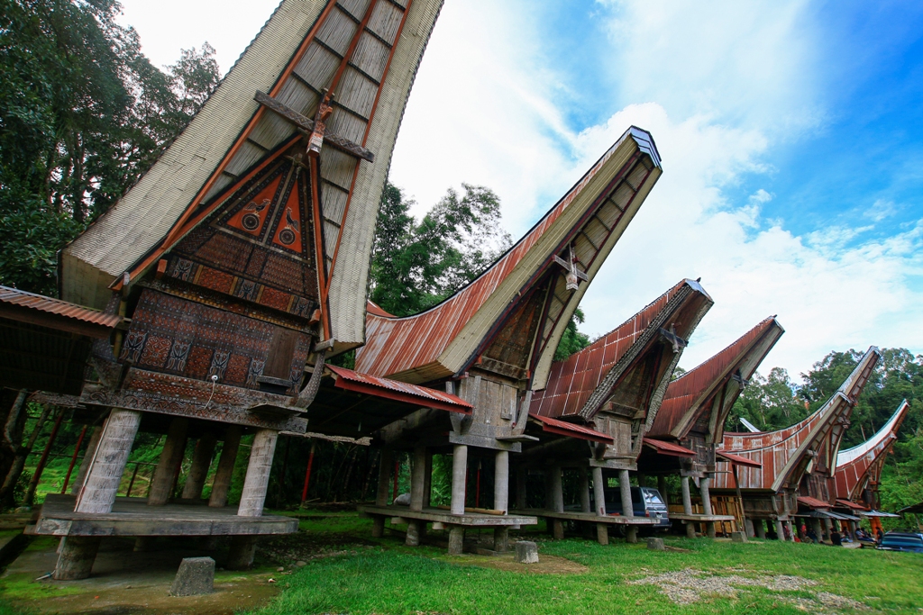 Detail Gambar Keunikan Rumah Adat Toraja Dan Keterangan Ya Nomer 7