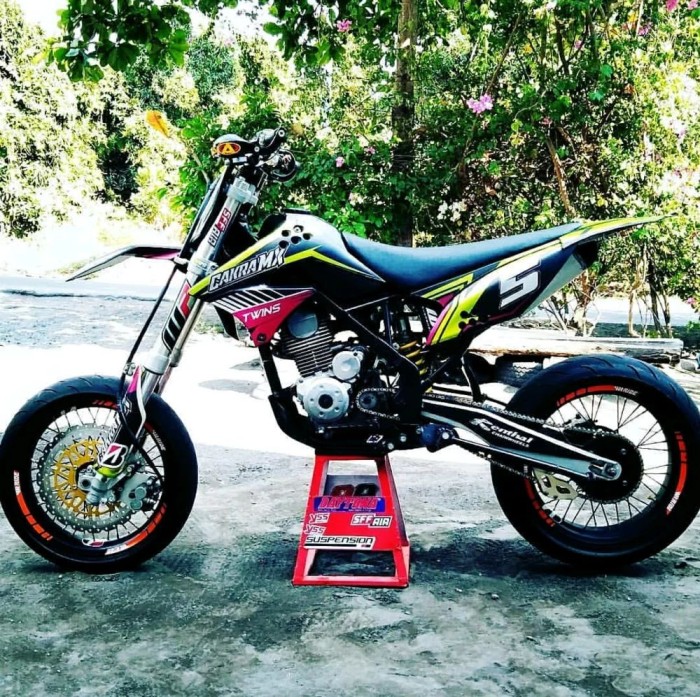 Detail Gambar Klx Supermoto Nomer 55