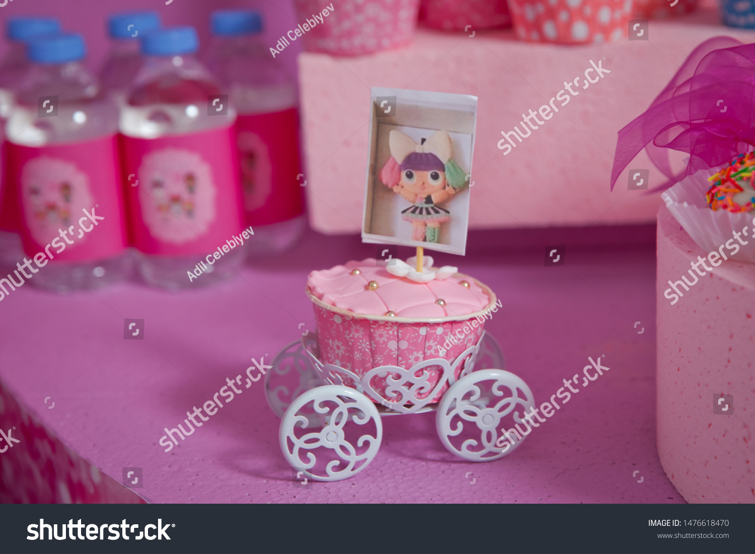 Detail Gambar Koki Perempuan Cake Warna Pink Nomer 22