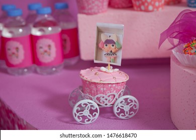 Detail Gambar Koki Perempuan Cake Warna Pink Nomer 32