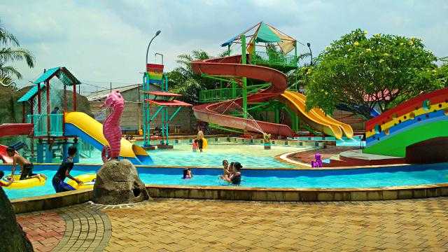 Detail Gambar Kolam Renang Water Kingdom Nomer 38