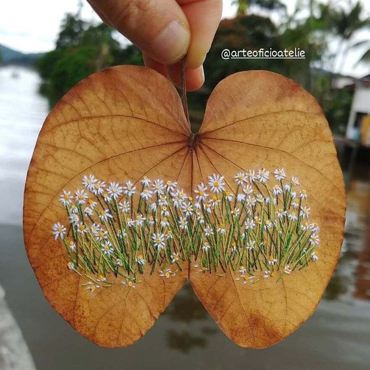 Detail Gambar Kolase Bunga Matahari Dari Daun Kering Nomer 20