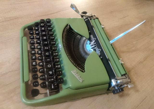 Detail Gambar Kolibri Typewriter Nomer 24