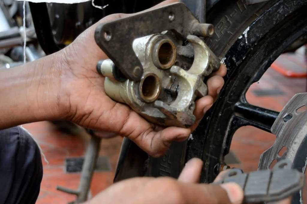 Detail Gambar Komponen Rem Cakram Sepeda Motor Nomer 4