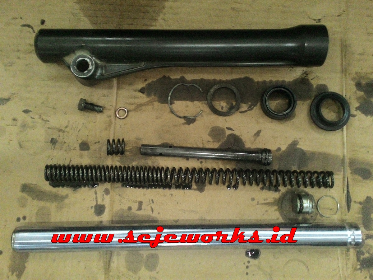 Detail Gambar Komponen Seal Shock Depan Motor Nomer 4