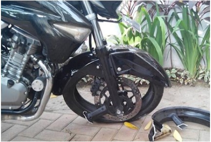 Detail Gambar Komponen Seal Shock Depan Motor Nomer 44