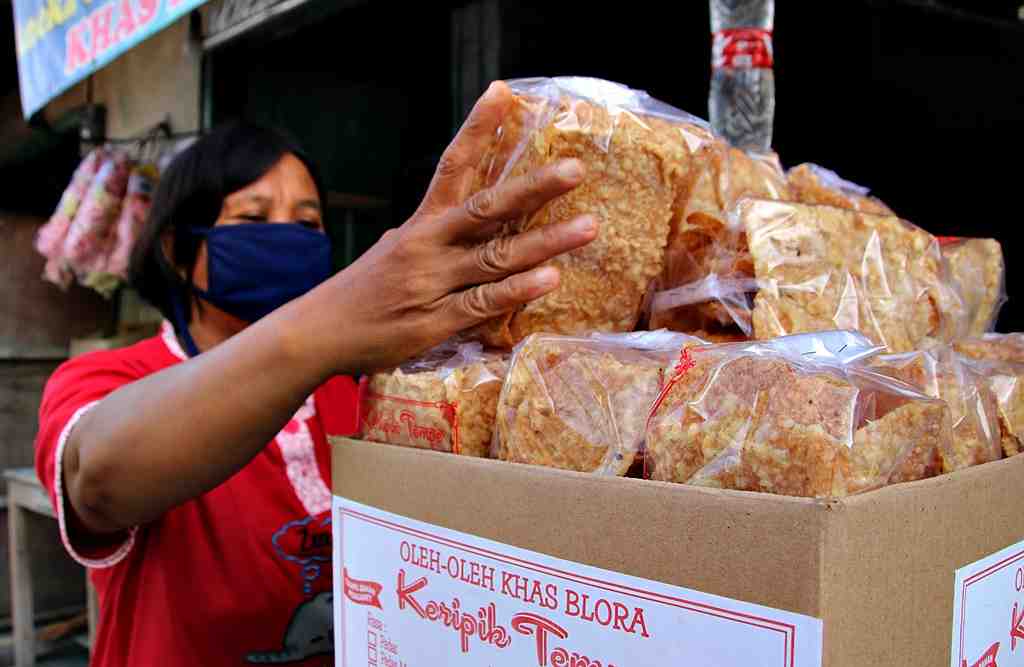 Detail Gambar Konsumen Kerupuk Nomer 20
