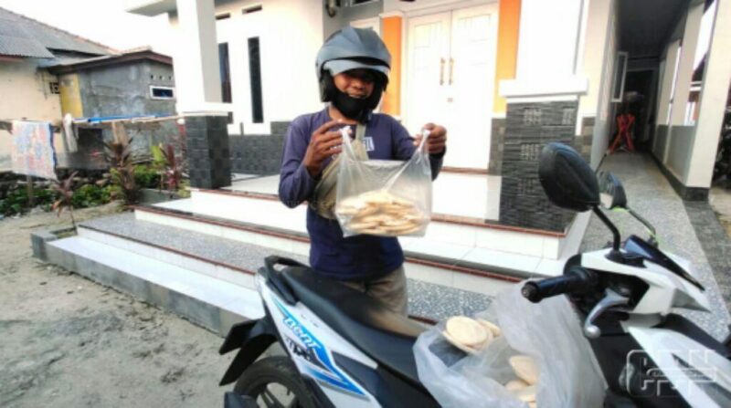 Detail Gambar Konsumen Kerupuk Nomer 3