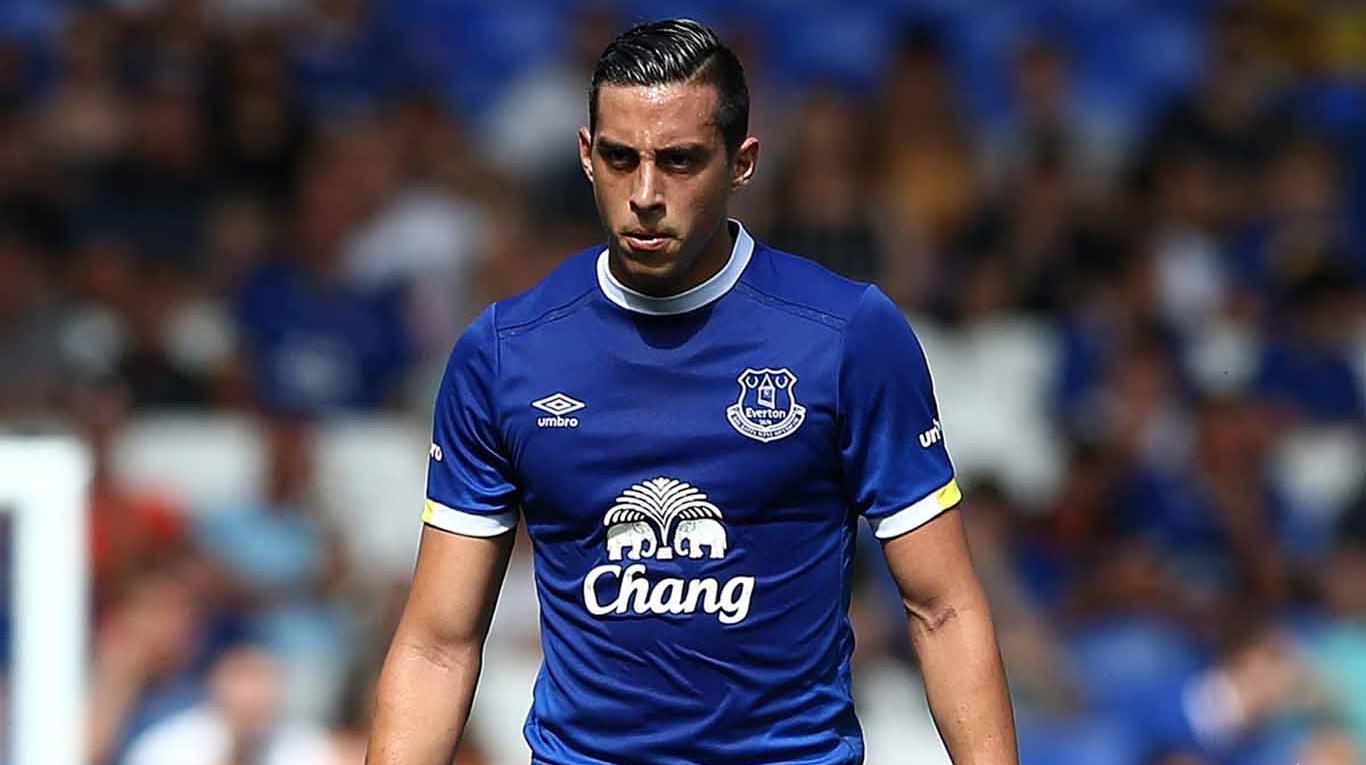 Detail Gambar Kostum Everton 2018 Nomer 15