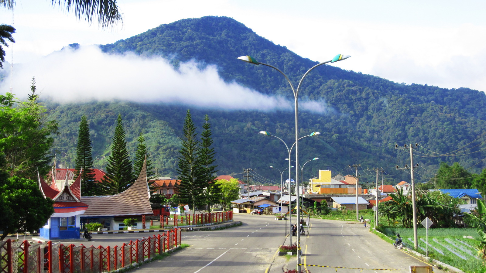 Detail Gambar Kota Indonesia Gambar Gunung Nomer 6