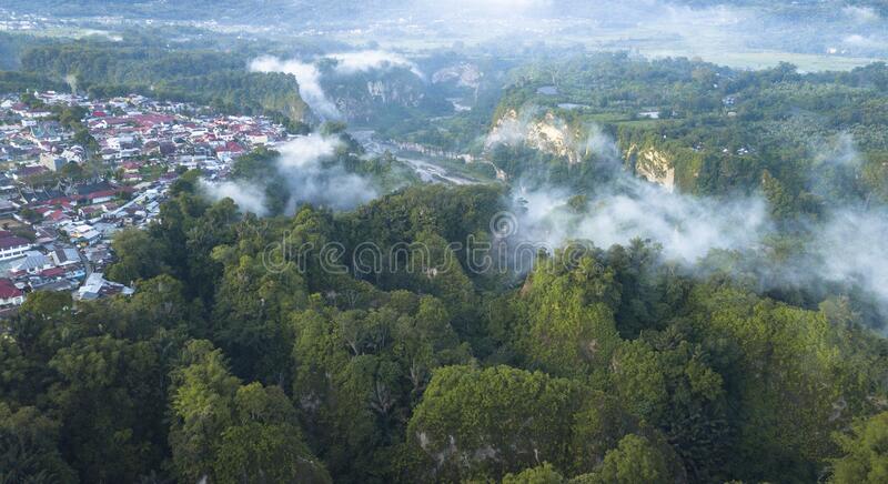 Detail Gambar Kota Indonesia Gambar Gunung Nomer 7