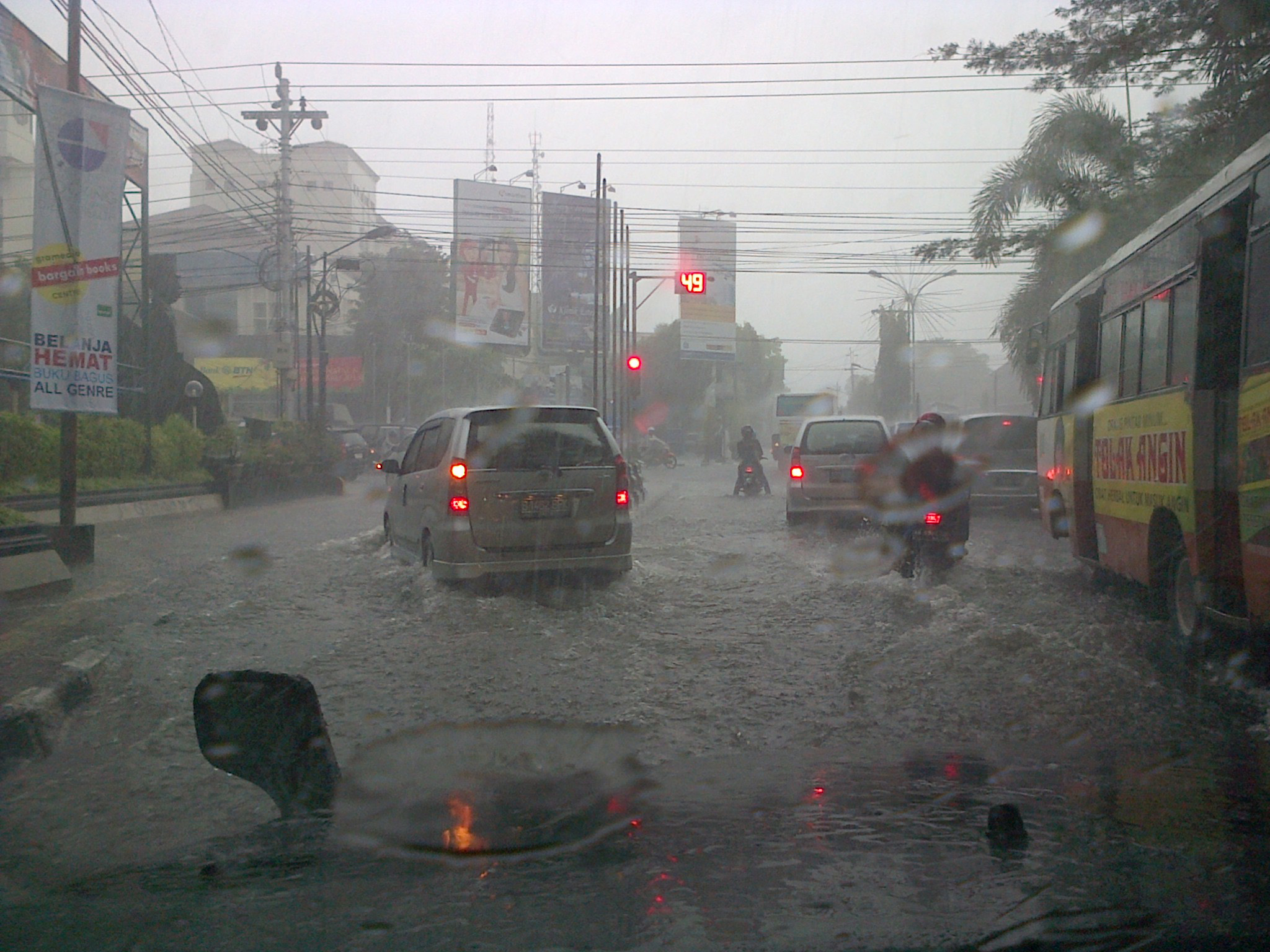 Detail Gambar Kota Jogja Hujan Hd Nomer 17