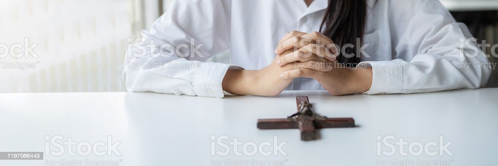 Detail Gambar Kristen Berdoa Nomer 54