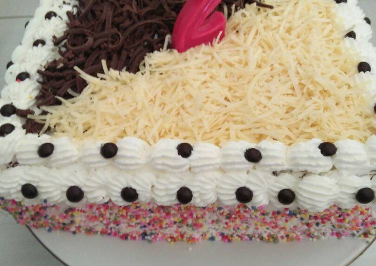 Detail Gambar Kue Bolu Ulang Tahun Nomer 18