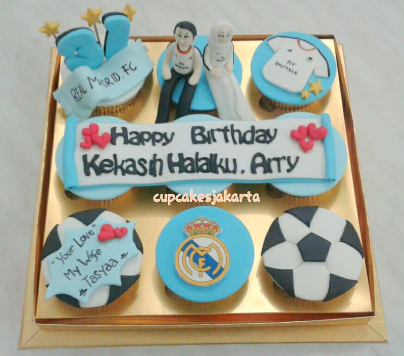 Detail Gambar Kue Cupcake Gambar Bola Nomer 22