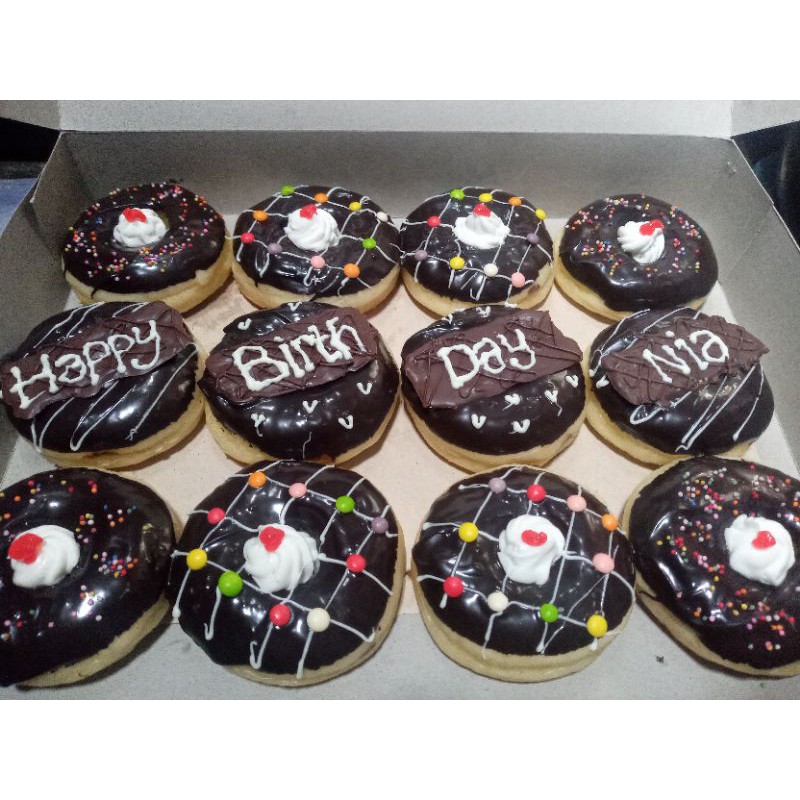 Detail Gambar Kue Donat Ulang Tahun Nomer 30