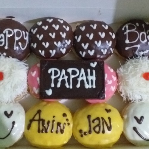 Detail Gambar Kue Donat Ulang Tahun Nomer 36