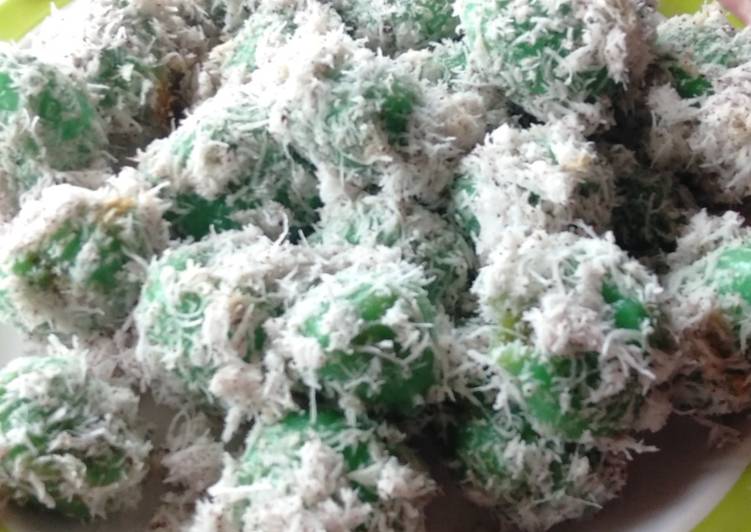 Detail Gambar Kue Klepon Nomer 37