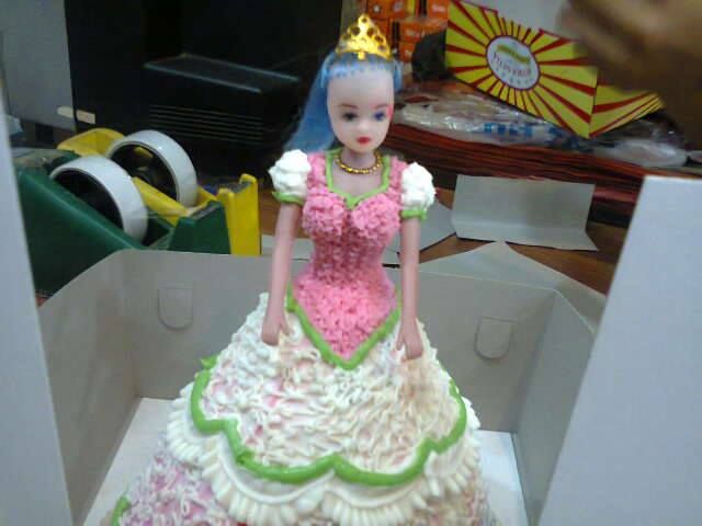 Detail Gambar Kue Tart Barbie Nomer 39