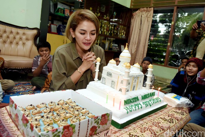 Detail Gambar Kue Tart Masjid Nomer 34