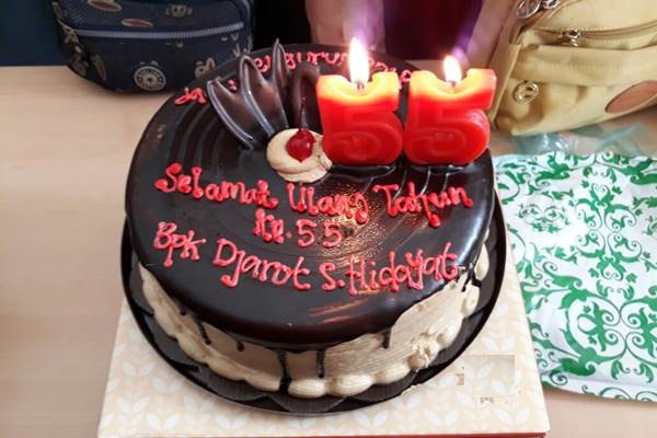 Detail Gambar Kue Ucapan Selamat Ulang Tahun Nomer 16