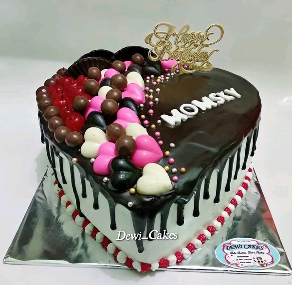 Detail Gambar Kue Ulang Tahun Bentuk Love Nomer 30