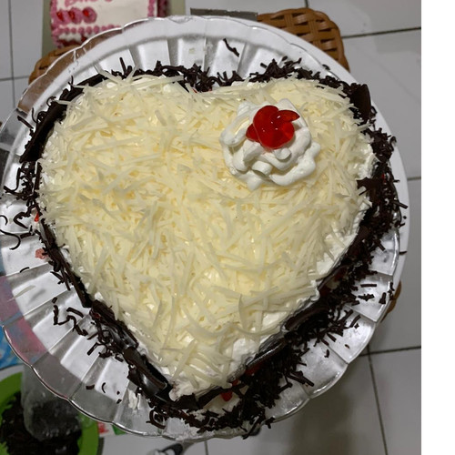 Detail Gambar Kue Ulang Tahun Bentuk Love Nomer 42