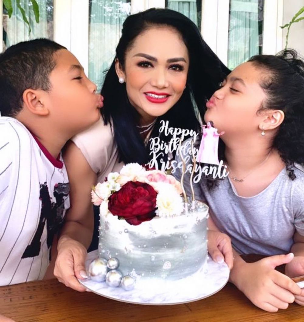 Detail Gambar Kue Ulang Tahun Ibu Nomer 29