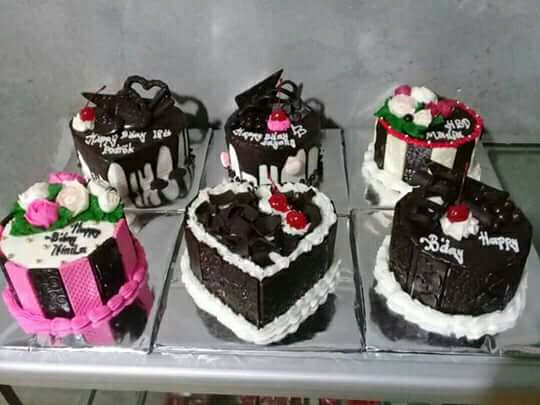 Detail Gambar Kue Ulang Tahun Ke 18 Nomer 4