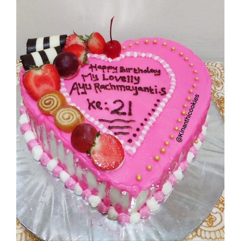 Detail Gambar Kue Ulang Tahun Love Nomer 28