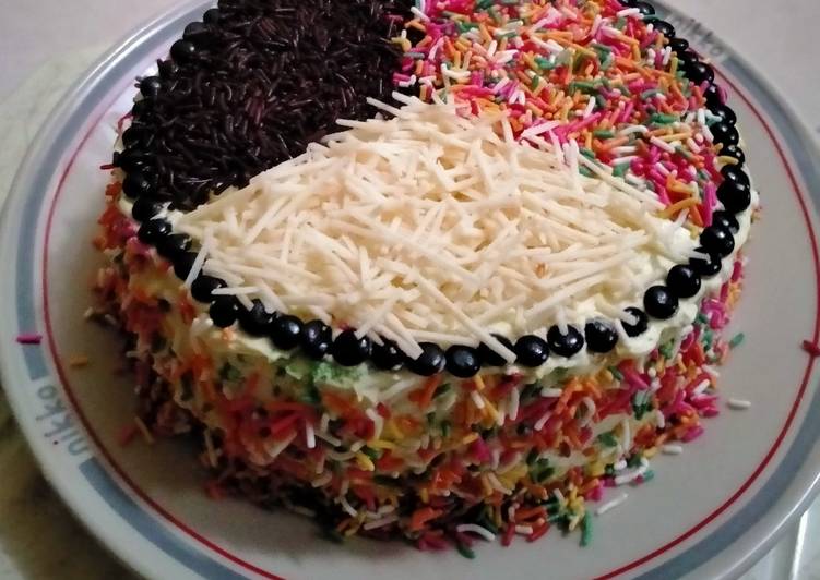 Detail Gambar Kue Ulang Tahun Sederhana Tapi Menarik Nomer 5